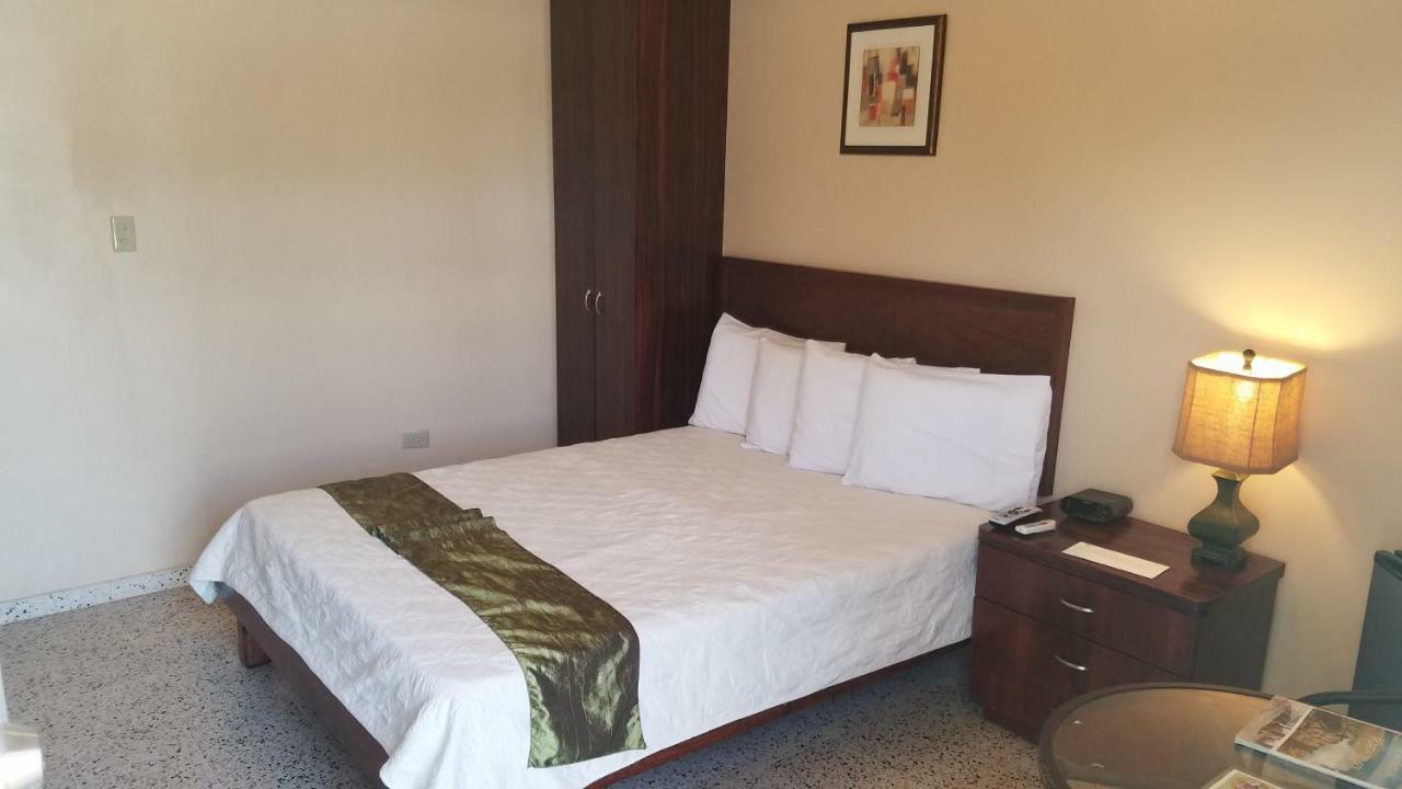 Combate Beach Resort Кабо Рохо Екстериор снимка